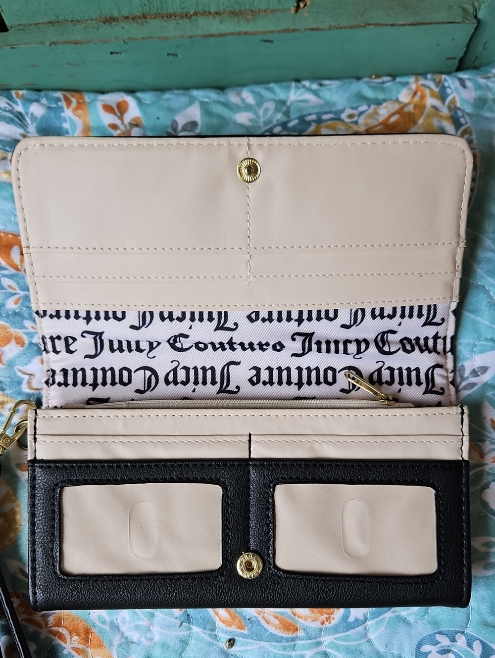 NWOT! Juicy Couture Y2K Brand Black Wristlet Wallet with Daisy Heart - Picture 3 of 4